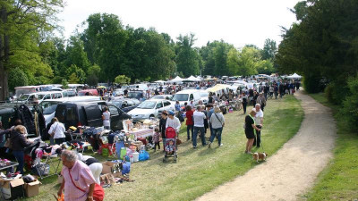 vide grenier.jpg